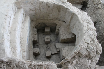 Roman Villa At Palazzi Di Casignana - Calidarium, Semicircular Tub